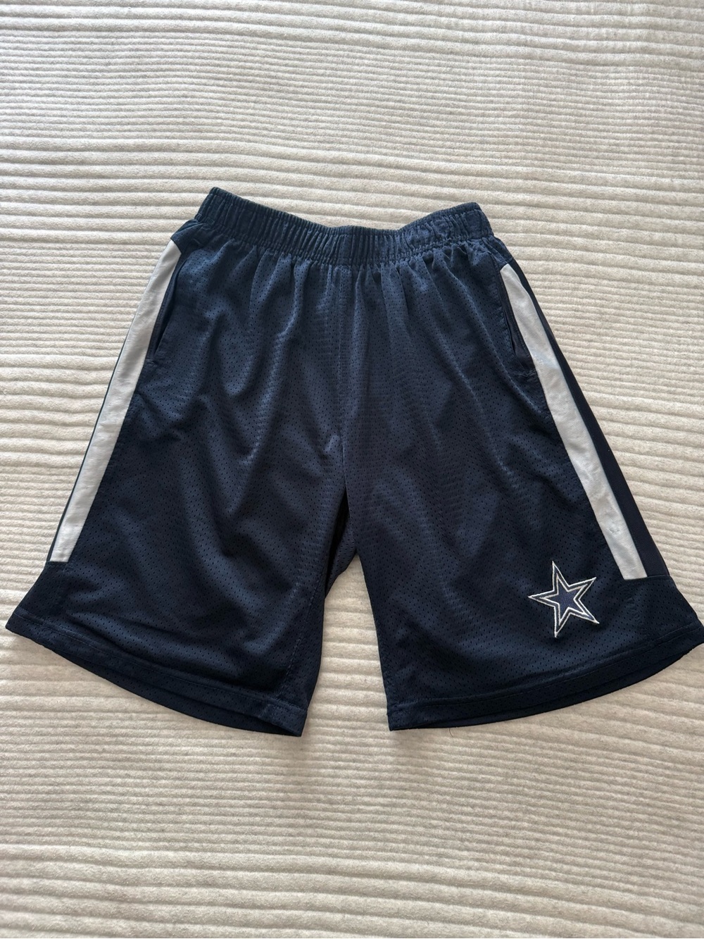 Sz L (16-18) - Dallas Cowboys Authentic NFL Mesh Shorts